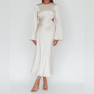 Selfie Leslie Doting Bell Sleeve Cut-Out Midi Dress Champagne